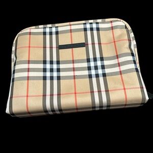 BURBERRY NOVA ACCESSORY LAPTOP IPAD BAG CASE 12” x 9”